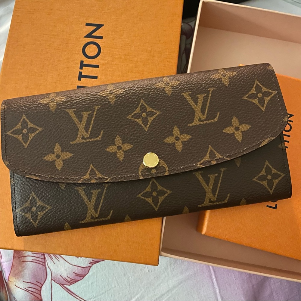 LV EMILIE WALLET M61289
